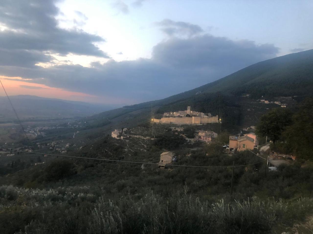 Il Castello Di Campello Aparthotel Campello sul Clitunno Εξωτερικό φωτογραφία