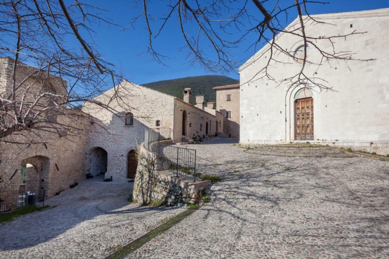 Il Castello Di Campello Aparthotel Campello sul Clitunno Εξωτερικό φωτογραφία