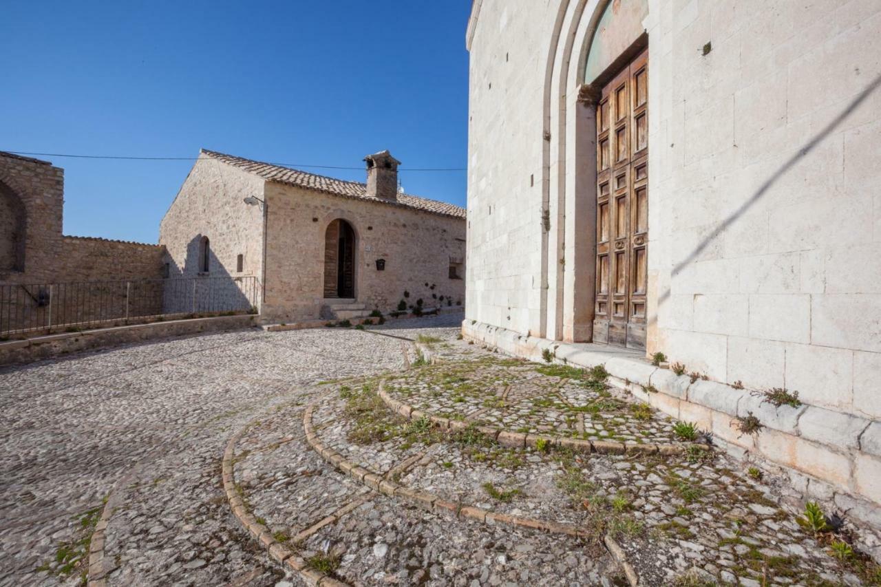 Il Castello Di Campello Aparthotel Campello sul Clitunno Εξωτερικό φωτογραφία
